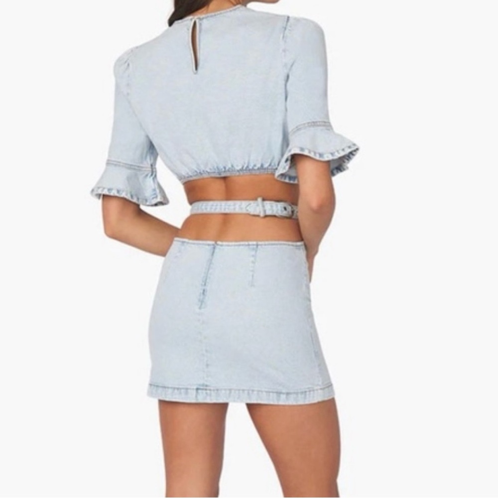 WeWoreWhat NWT Women’s denim cut out skirt, Med/Sm sizes. Waist belt adjustable - Picture 2 of 9